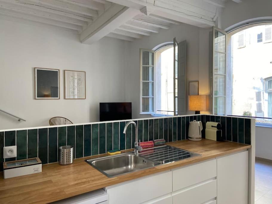 Appartement Avec Ventilateurs Proche Du Palais Des Papes Avignone Esterno foto